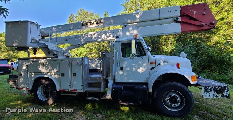 image for item GY9589 2001 International 4900  bucket truck