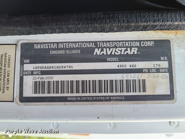 image for item GY9589 2001 International 4900  bucket truck