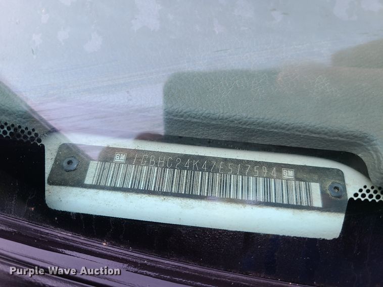 image for item GY9589 2001 International 4900  bucket truck