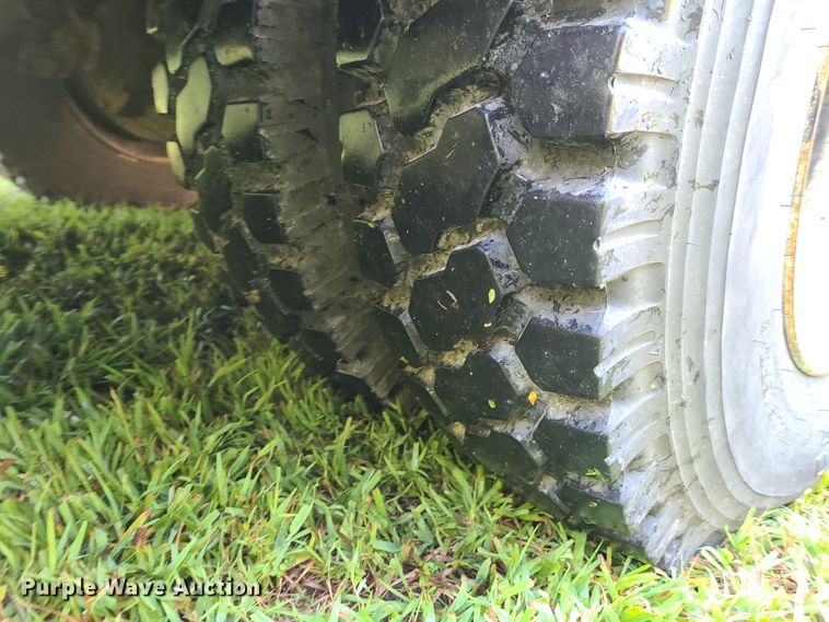 image for item GY9589 2001 International 4900  bucket truck