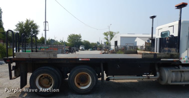 image for item HA9444 1999 Freightliner FLD  flatbed truck