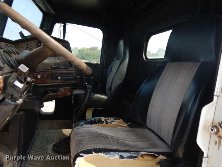 image for item HA9444 1999 Freightliner FLD  flatbed truck