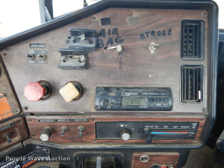 image for item HA9444 1999 Freightliner FLD  flatbed truck