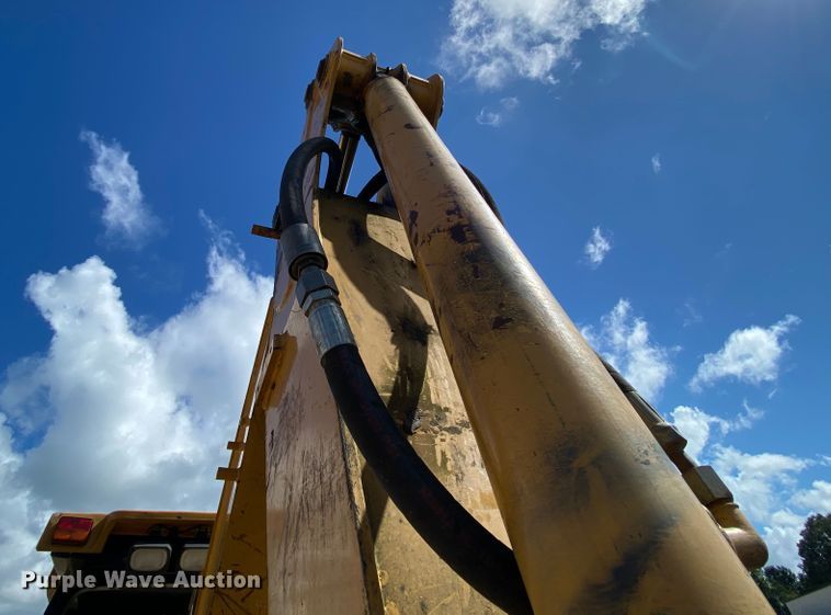 image for item HA9595 2004 Caterpillar 420D  backhoe