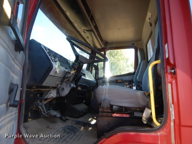 image for item HB9439 1999 Freightliner FL112  dump truck