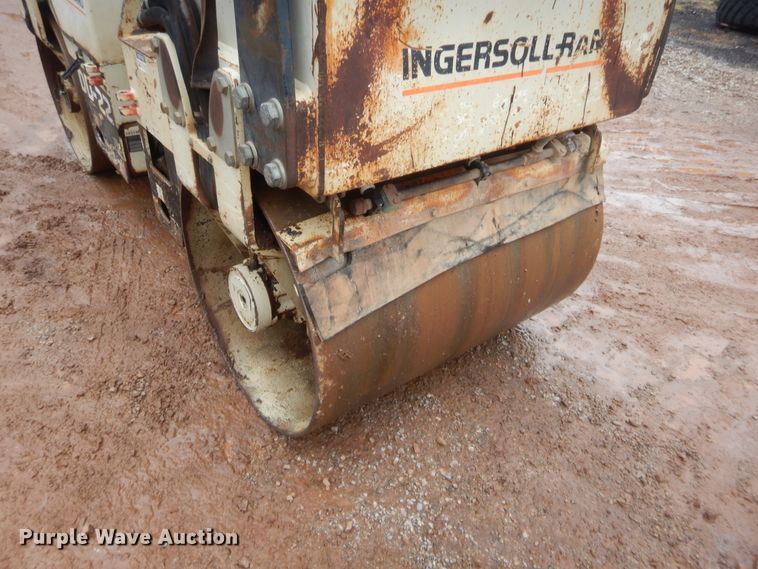 image for item HB9489 Ingersoll Rand DD22  vibratory double drum roller