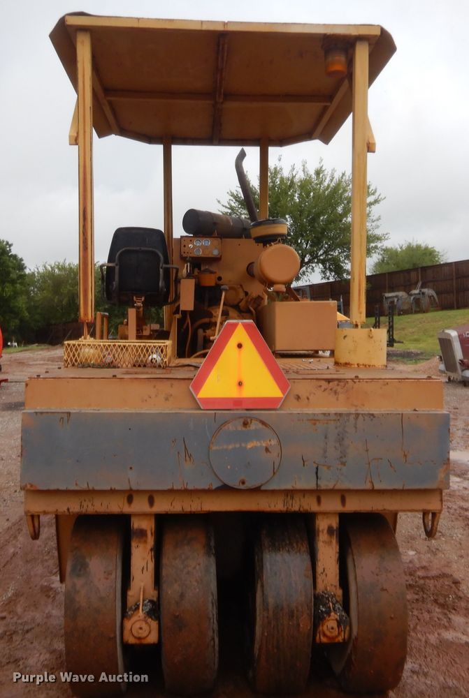 image for item HB9491 Ingram 9-2800  pneumatic roller