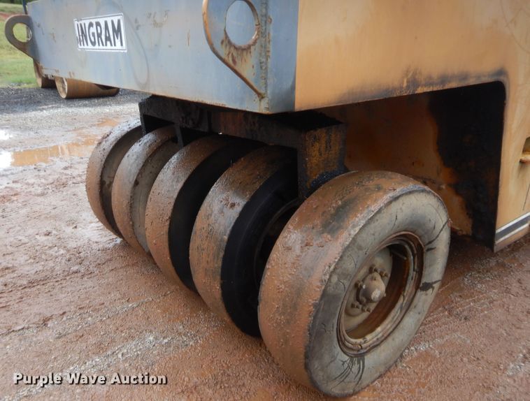 image for item HB9491 Ingram 9-2800  pneumatic roller