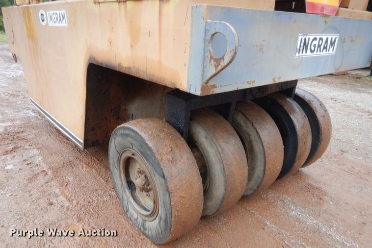 image for item HB9491 Ingram 9-2800  pneumatic roller