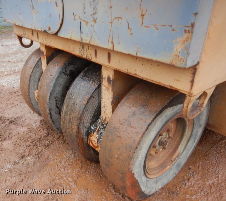 image for item HB9491 Ingram 9-2800  pneumatic roller