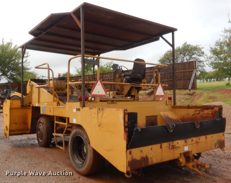 image for item HB9492 Entyre  chip spreader