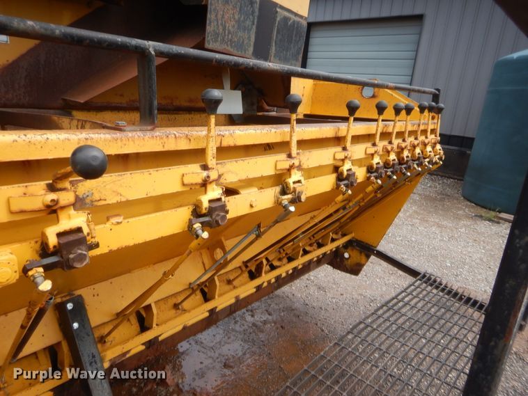 image for item HB9492 Entyre  chip spreader