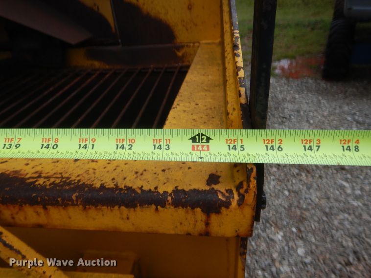 image for item HB9492 Entyre  chip spreader