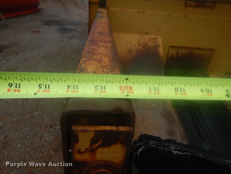 image for item HB9492 Entyre  chip spreader