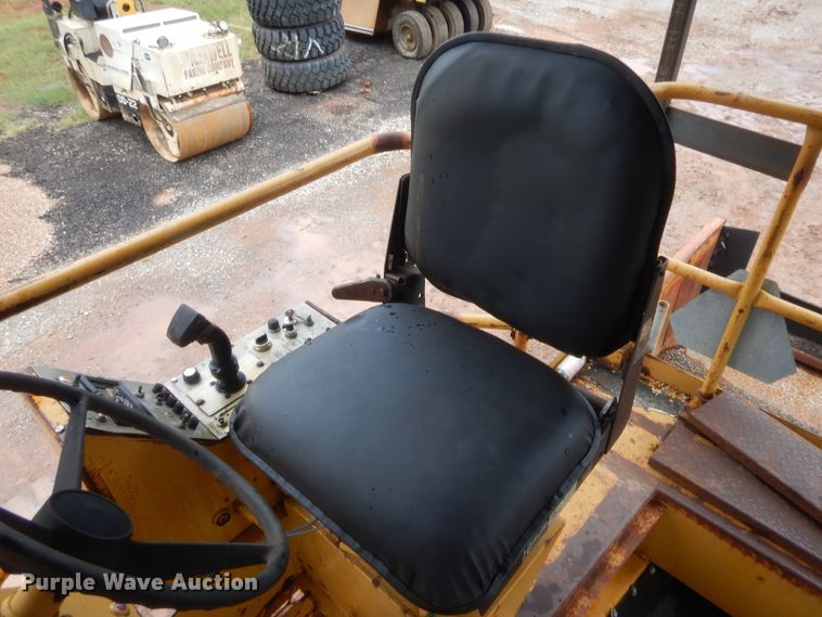 image for item HB9492 Entyre  chip spreader