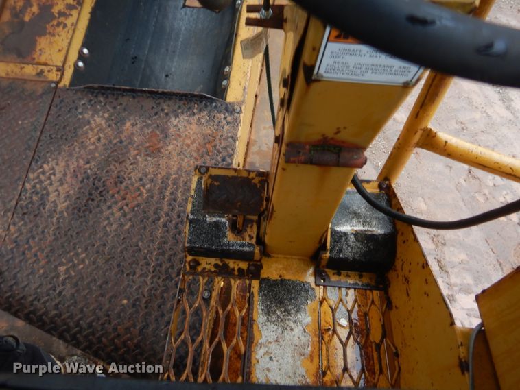 image for item HB9492 Entyre  chip spreader
