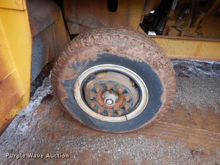 image for item HB9492 Entyre  chip spreader
