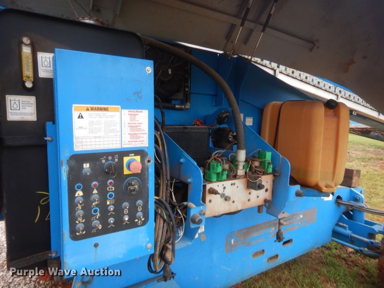 image for item HB9493 2003 Genie S60  boom lift