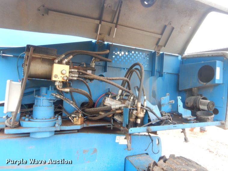 image for item HB9493 2003 Genie S60  boom lift