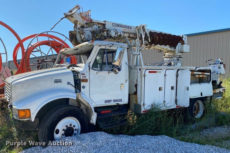 image for item HG9165 1997 International 4700  digger derrick truck