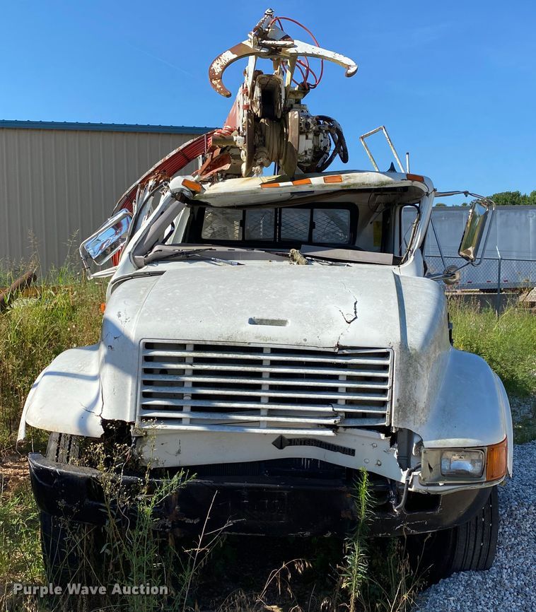 image for item HG9165 1997 International 4700  digger derrick truck