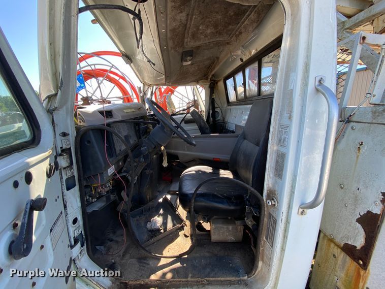 image for item HG9165 1997 International 4700  digger derrick truck