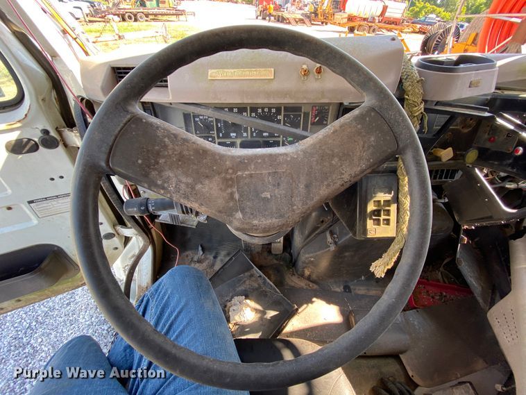 image for item HG9165 1997 International 4700  digger derrick truck