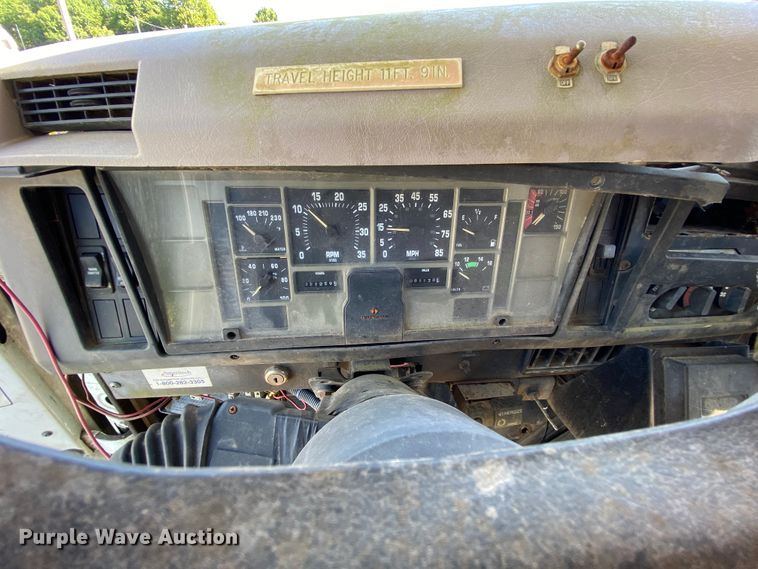 image for item HG9165 1997 International 4700  digger derrick truck