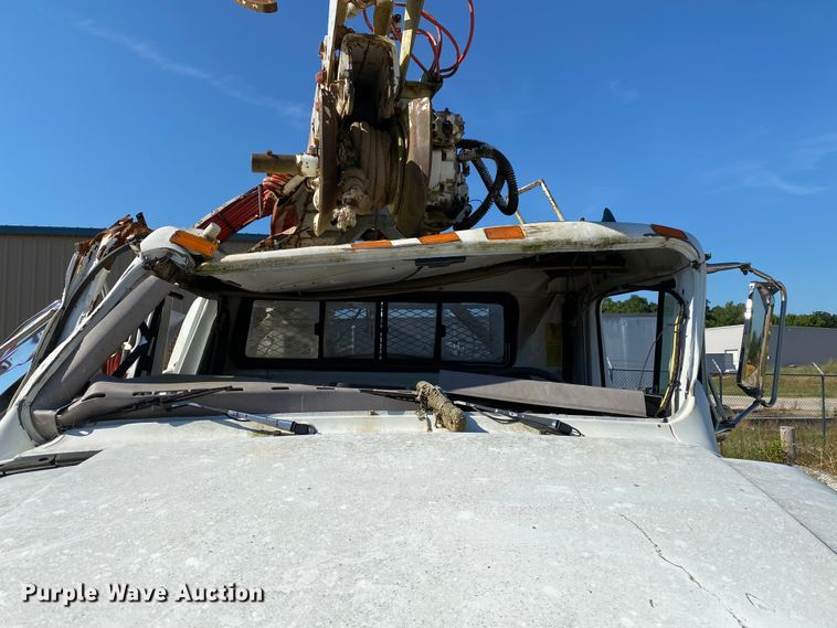 image for item HG9165 1997 International 4700  digger derrick truck