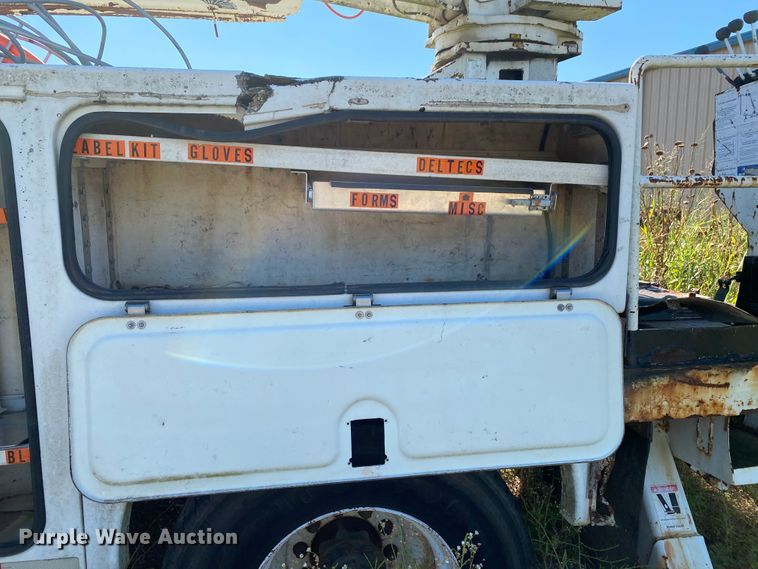 image for item HG9165 1997 International 4700  digger derrick truck