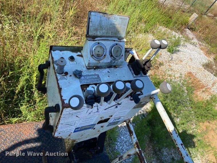 image for item HG9165 1997 International 4700  digger derrick truck