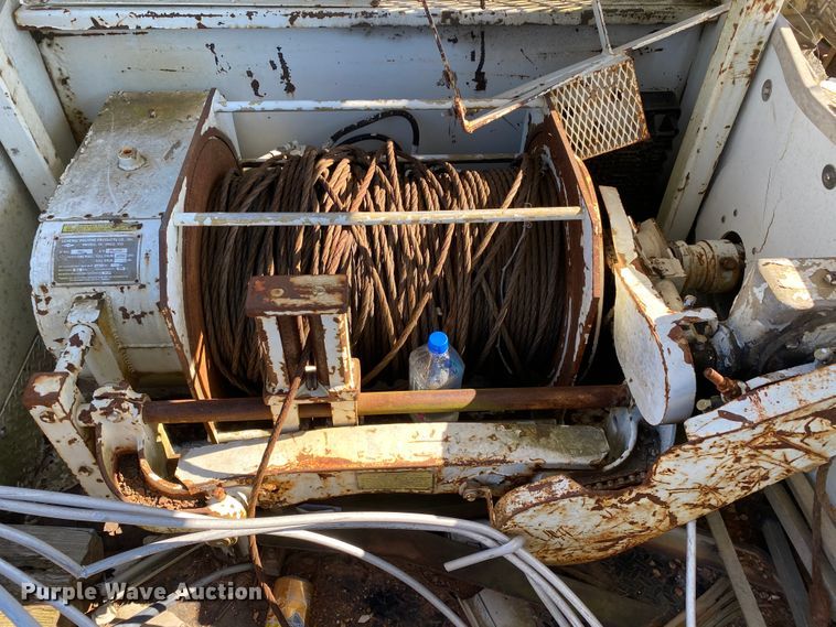 image for item HG9165 1997 International 4700  digger derrick truck