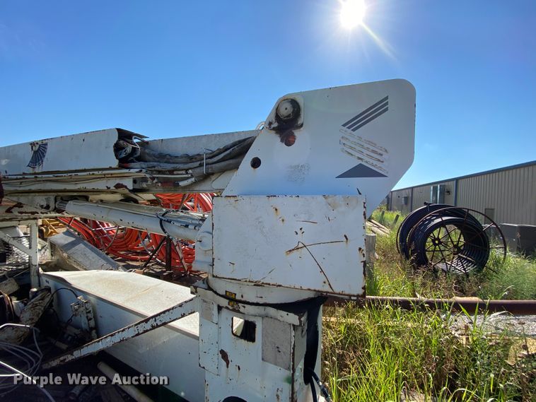 image for item HG9165 1997 International 4700  digger derrick truck