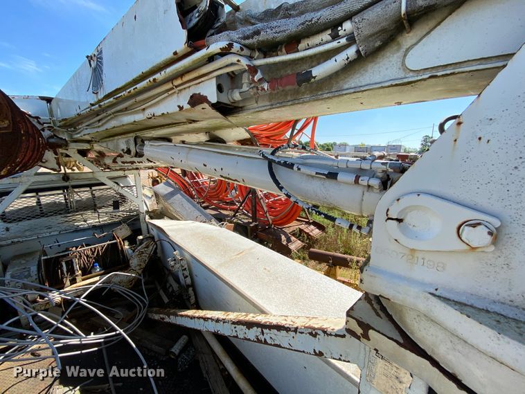 image for item HG9165 1997 International 4700  digger derrick truck