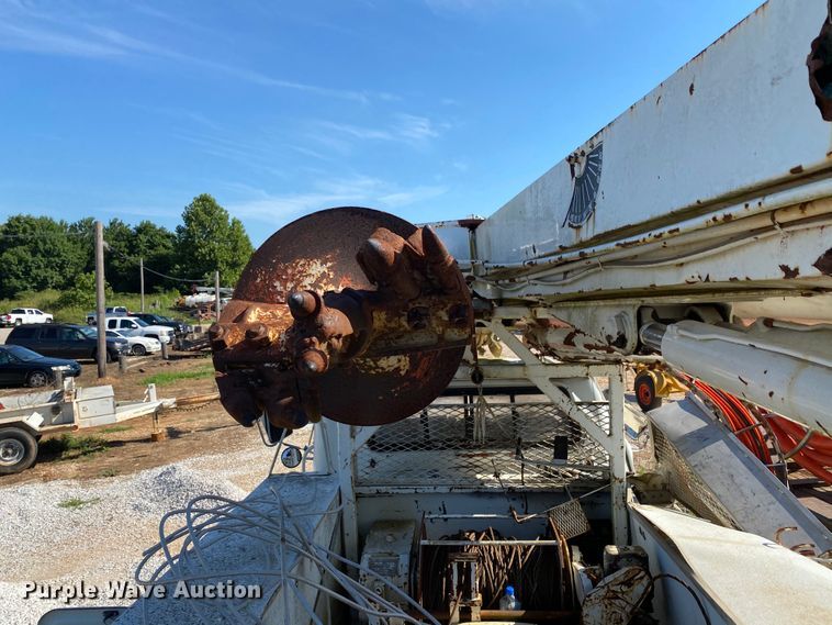 image for item HG9165 1997 International 4700  digger derrick truck