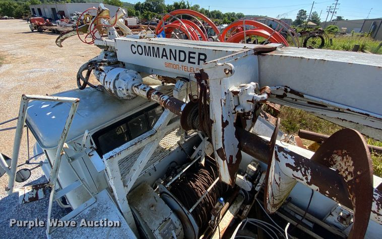 image for item HG9165 1997 International 4700  digger derrick truck