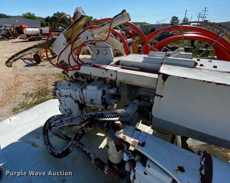 image for item HG9165 1997 International 4700  digger derrick truck