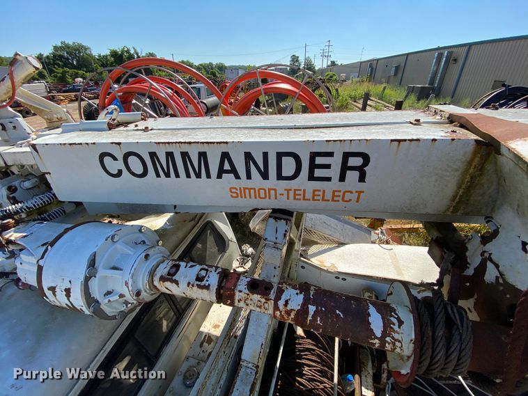 image for item HG9165 1997 International 4700  digger derrick truck