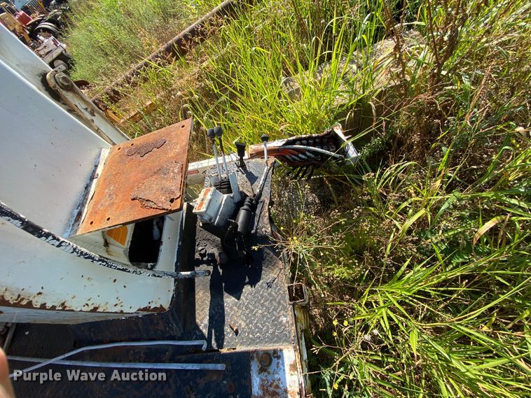 image for item HG9165 1997 International 4700  digger derrick truck