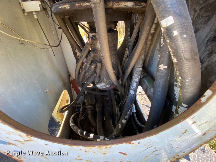 image for item HG9165 1997 International 4700  digger derrick truck