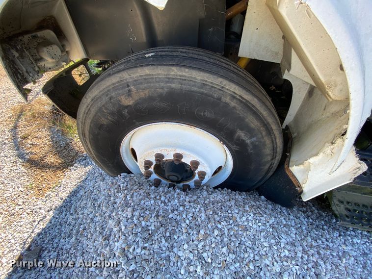 image for item HG9165 1997 International 4700  digger derrick truck