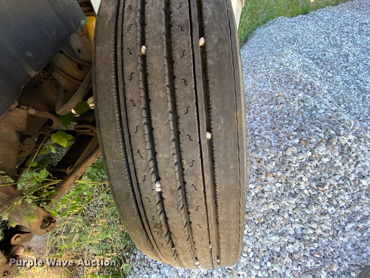 image for item HG9165 1997 International 4700  digger derrick truck