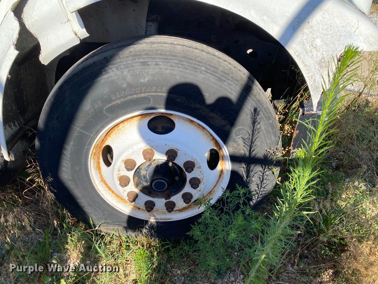 image for item HG9165 1997 International 4700  digger derrick truck