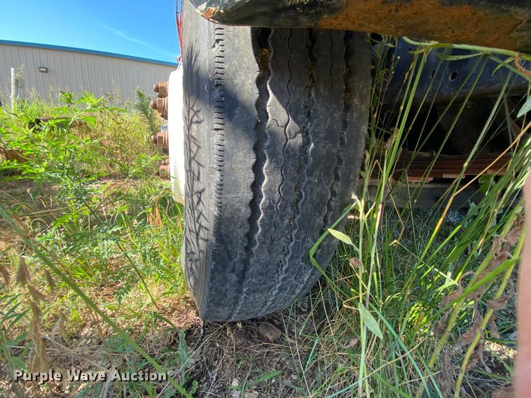 image for item HG9165 1997 International 4700  digger derrick truck