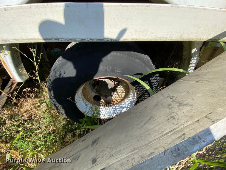 image for item HG9165 1997 International 4700  digger derrick truck