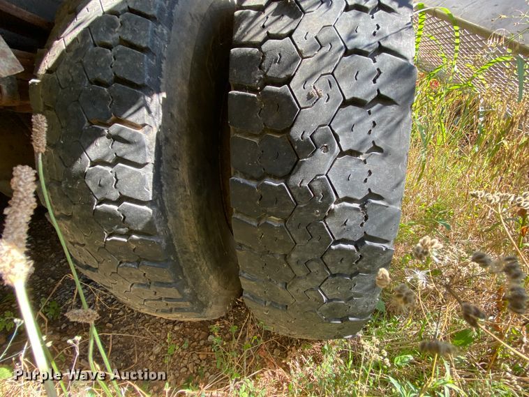 image for item HG9165 1997 International 4700  digger derrick truck