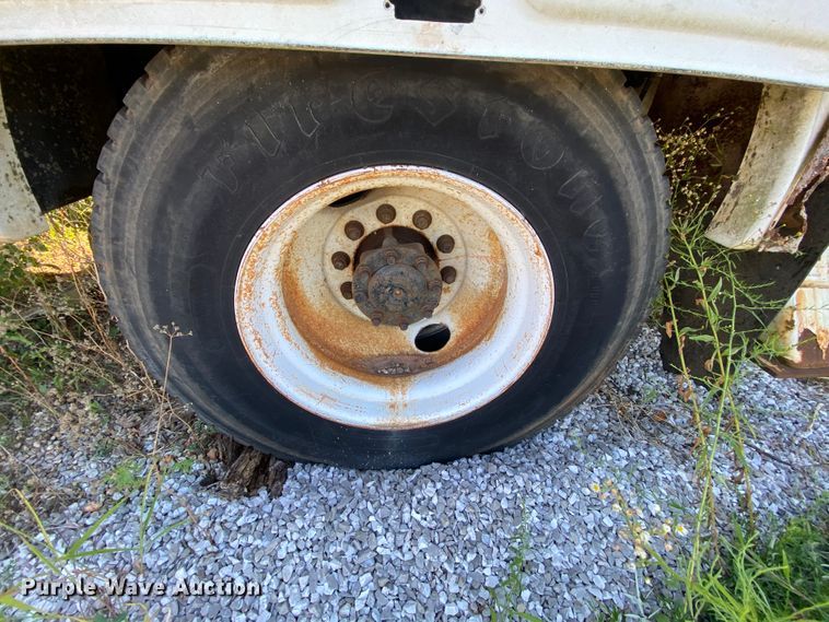 image for item HG9165 1997 International 4700  digger derrick truck