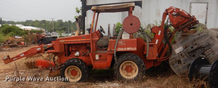 image for item HG9182 2000 Ditch Witch 8020  cable plow