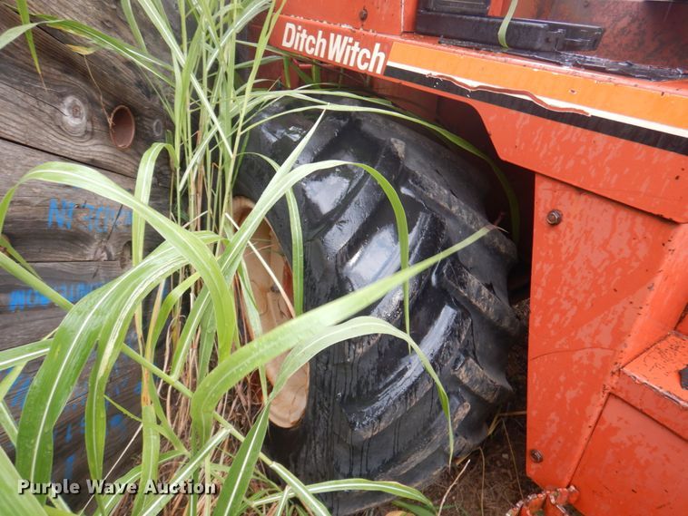 image for item HG9182 2000 Ditch Witch 8020  cable plow