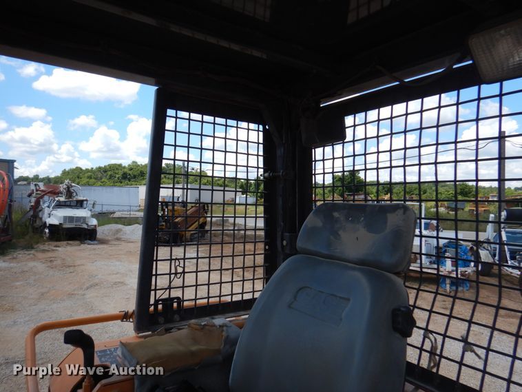 image for item HG9183 2004 Case 550H LT  dozer